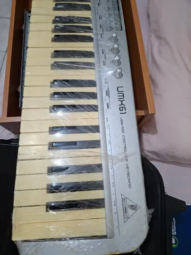 Teclado Controlador Behringer umx61 (USADO)
