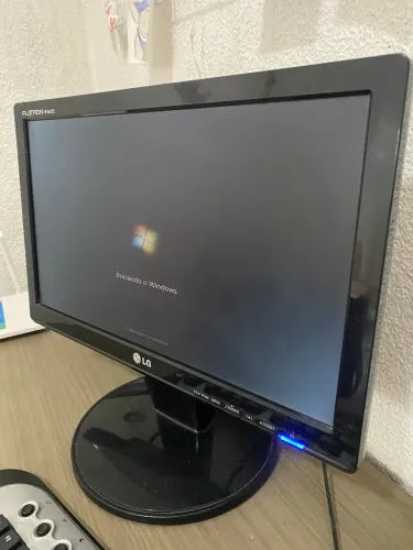 Computador completo com monitor LG + teclado e mouse - funcionando