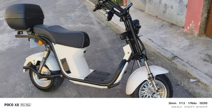 Scooter elétrica x13 e16 autopropelido nova com 2 baterias, bagageiro e baú 1450km rodado 