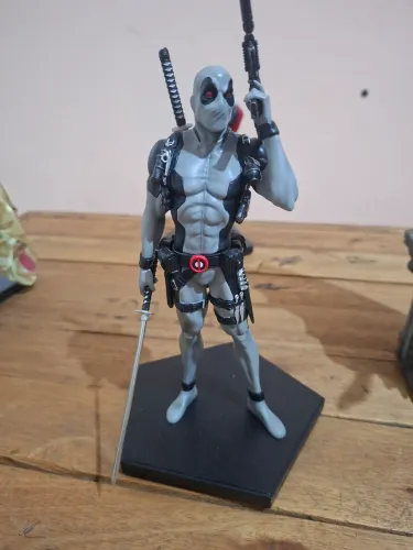 DEADPOOL Iron Studios