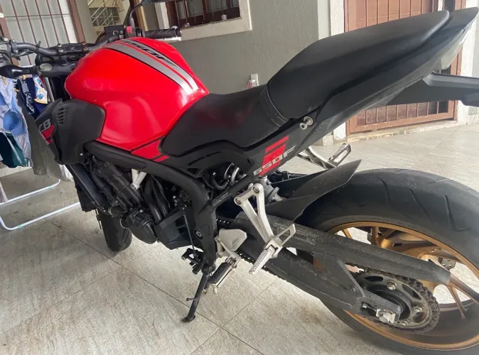 Cb650f , com 10 mil km , zerada pra quem gosta de aventura.