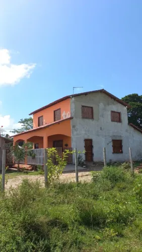 Vendo uma casa na frente da prainha