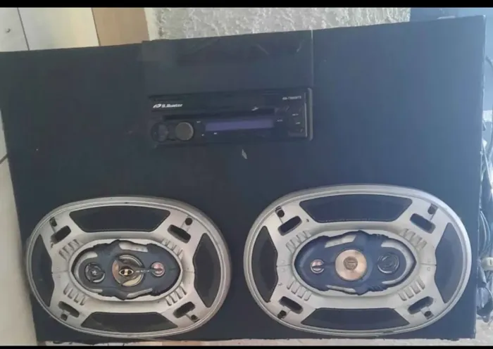  Cintas e catracas de 5 e 10 Ton, cantoneiras para amarração e caixa de som com dvd