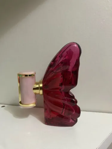 Perfume Lá bomba. Original Carolina herrera