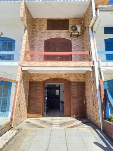 Casa de condomínio à venda no bairro Tramandai Sul com 86 m² e 3 dormitórios/quartos.