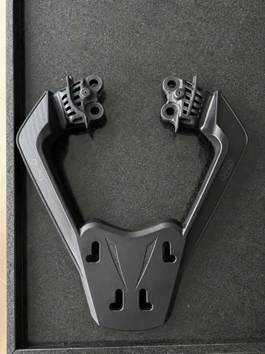 Suporte baú Honda CB300f Twister