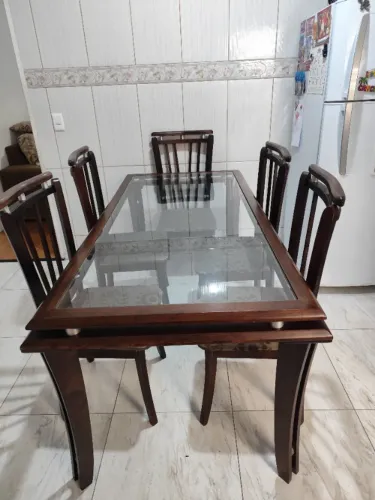 Mesa de Jantar com 6 cadeiras e Tampo e Vidro