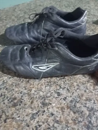 Vendo chuteira  semi nova 43