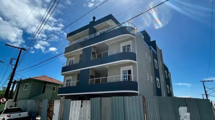 Apartamento de frente com 2 dormitórios em fase de acabamento nos Ingleses!