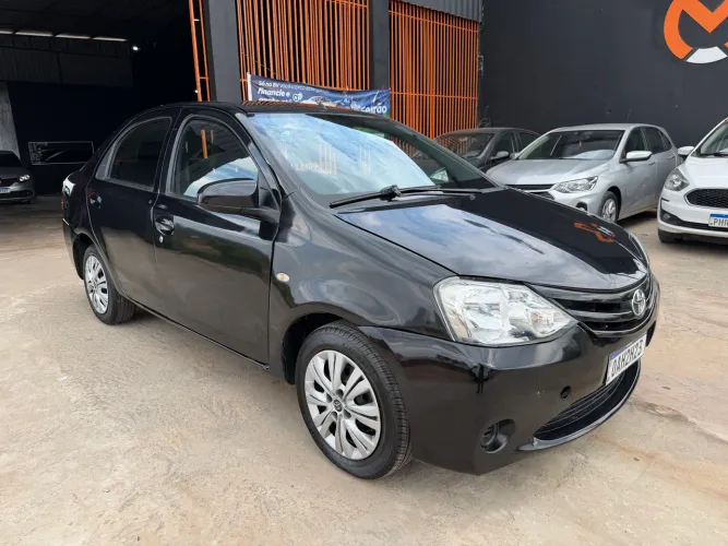 Toyota Etios XS Sedan 1.5 Flex 16V 4P Mec. 2013