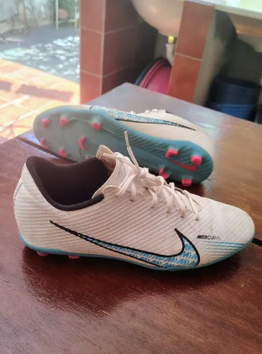 CHUTEIRA NIKE MERCURIAL