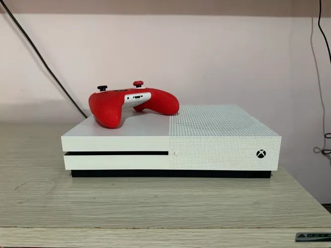 Vendo Xbox One S (1 TB)
