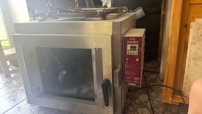Forno Industrial Turbo Tedesco com mesa de apoio