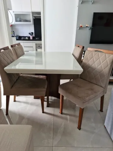 Conjunto mesa de jantar 90x120 cm e 4 cadeiras