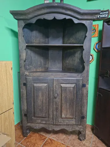 Armário de canto rústico