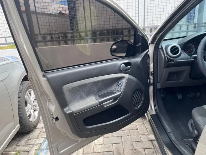 Ford Fiesta Sed. 1.6 8V Flex 4P 2011