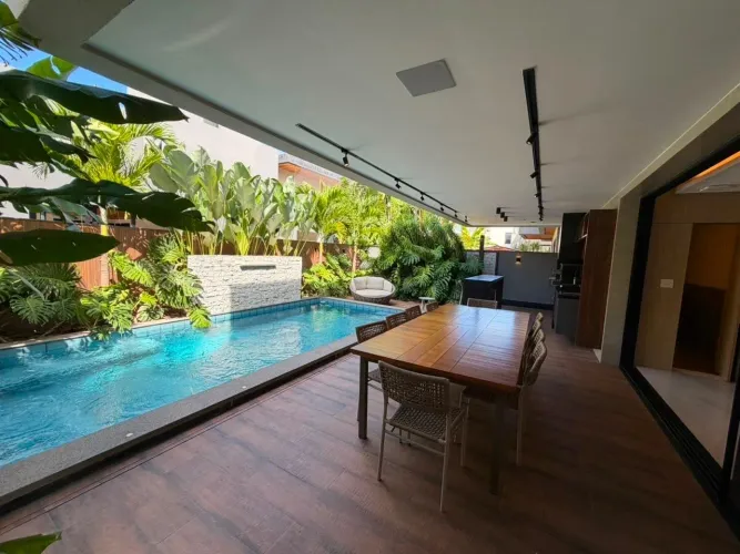 Casa no condomínio Mauí
