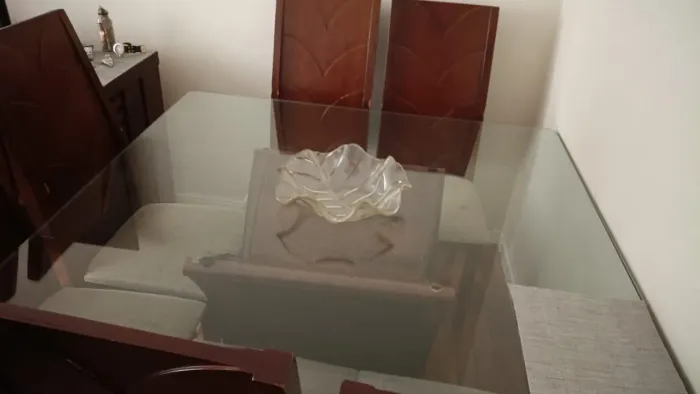 Conjunto mesa com cadeiras - 6 lugares