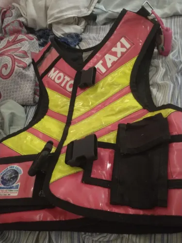 Colete de moto taxi por apenas 120 reais semi novo