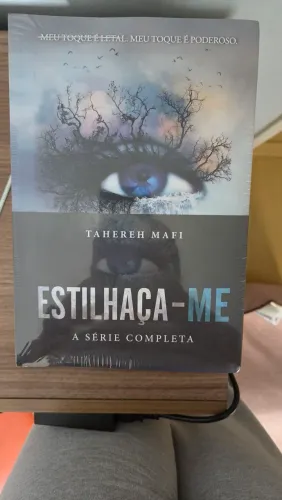 Box de livros estilhaça-me