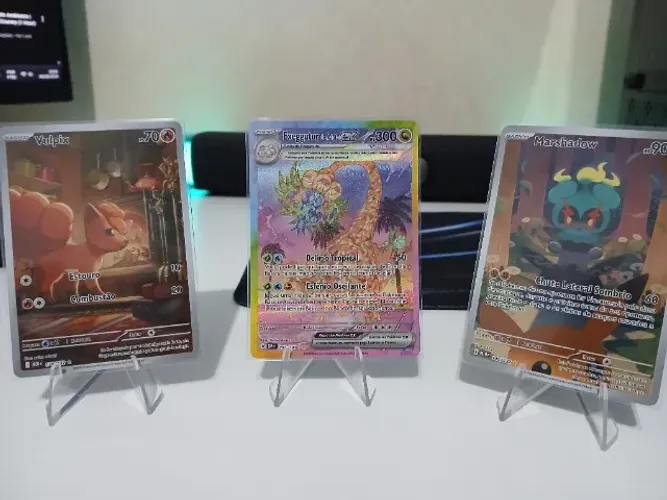 Lote de cartas Pokémon (Vulpix, Exeggutor e Marshadow)