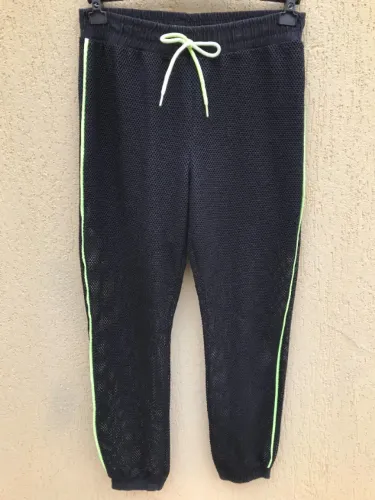 Calça Infantil Preta Jogger Com Tecido De Furinho Da Animê