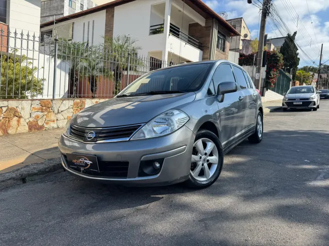 Nissan Tiida S 1.8/1.8 Flex 16V Mec. 2012