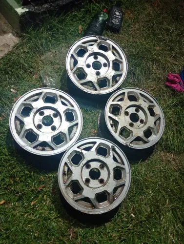 Vendo jogo de roda barato quem se interessar chama no zap *75 troco em celular