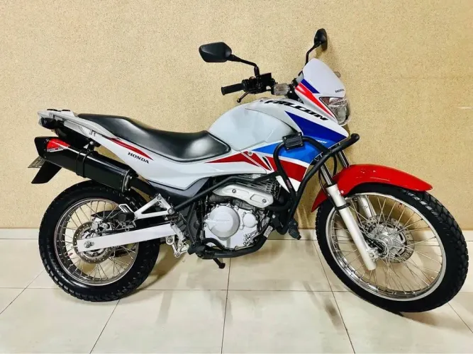 NX 400i Falcon 2015 IMPECAVEL