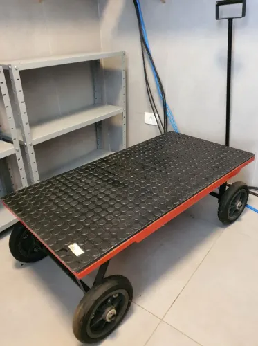Carrinho Plataforma Madeira e aço, Emborrachada, 600kg., Rodas Pneumáticas<br>