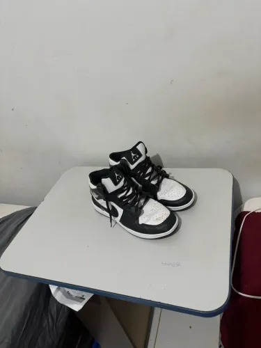 Tênis Jordan 1 mid panda preto