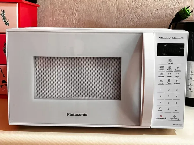Microondas Panasonic 21 litros, impecável, quase sem uso, estado de novo