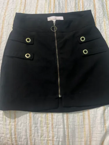 Saia preta e short rosê kiquitaluki
