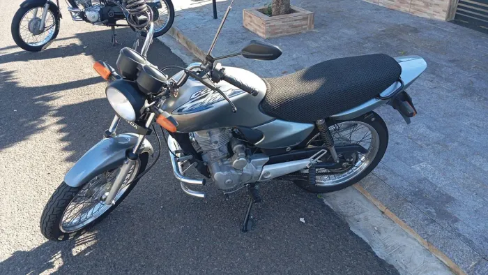 Titan 125cg prata