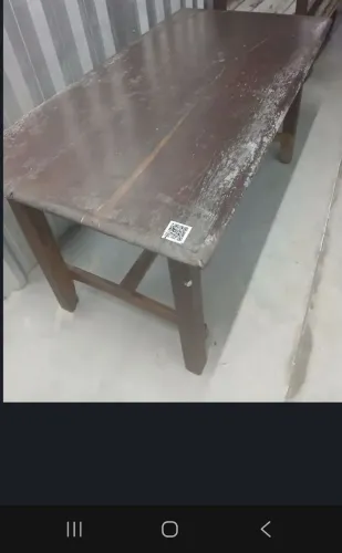 Mesa em madeira macissa medida 1,52x82