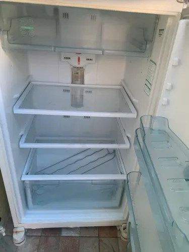Geladeira cônsul em perfeito estado, pra vender logo.