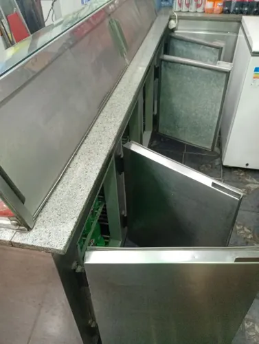 Balcão Refrigerado de Inox com vitrine e freezer
