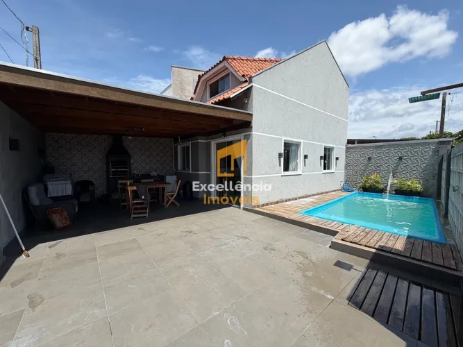 Sobrado com piscina no Perequê