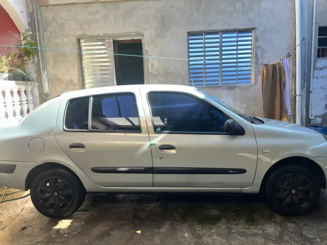 Renault Clio Sedan RN/ Expression 1.6 16V 4P 2004
