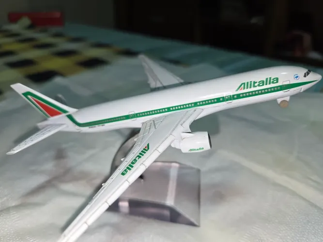 MINI AVIÃO B-777 ALITALIA , COM PEDESTAL , VINTAGE !