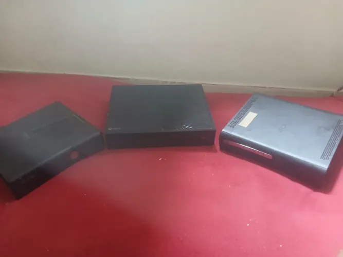 Vendo 2 xbox 360 e 1 xbox one com defeito