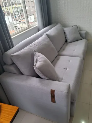 Sofá retrátil de linho,cinza claro ( 6 meses de uso) medidas: 2,30 larg X 1,50 prof.lindo!