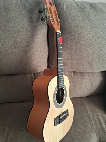 Cavaquinho Hofma elétrico maciço