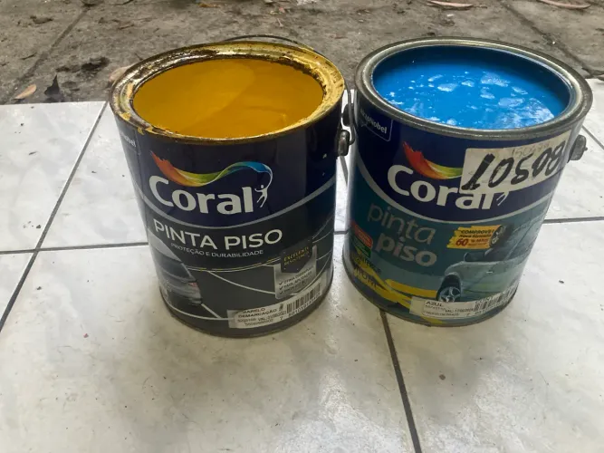 Tinta piso azul e amarelo