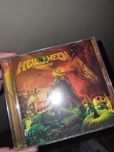 Cd helloween - straight out of hell (semi-novo)