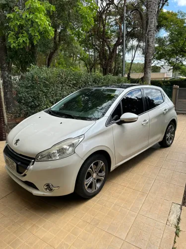 Peugeot 208 Griffe 1.6 Flex 16V 5P Aut. 2014