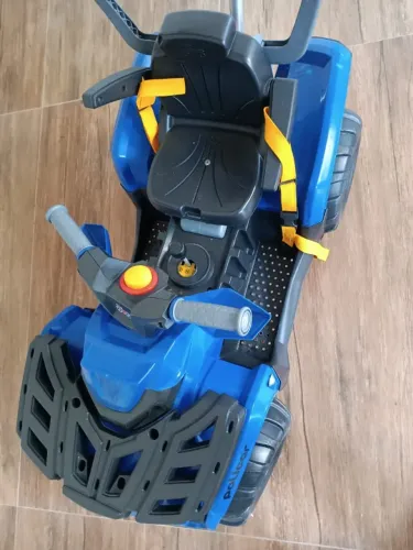Quadriciclo infantil, SEMI NOVO R$ 400,00