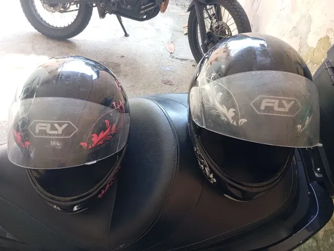 VENDO 2 CAPACETES