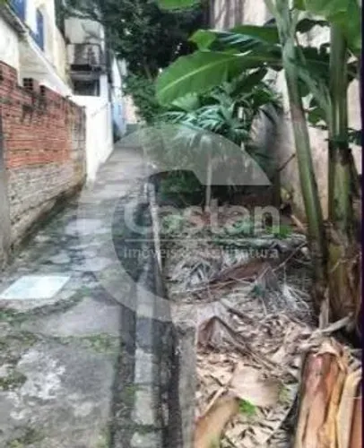 terreno com 5 casas