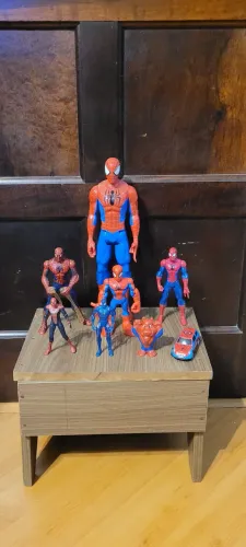 Vendo lote bonecos homem aranha + carrinho Marvel